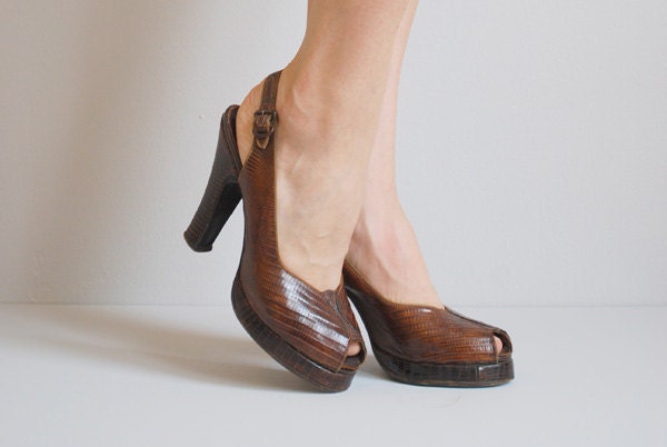 vintage platform heels / 1940s / MATA MUA