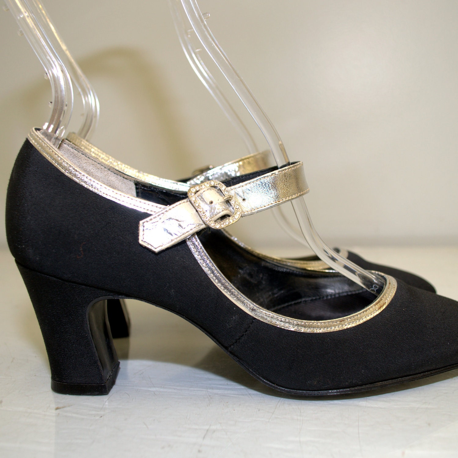size 4 vintage 60s statuesque metallic Mary Jane Pumps