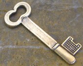 6 Antique Brass Small Victorian Key Charm Jewelry Finding 1302