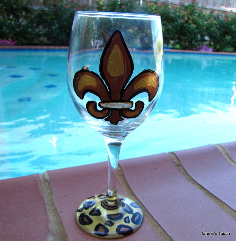 Custom, Hand Painted Fleur de Lis Wine Glass