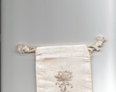 Muslin     Favor    Bag     with     Flower