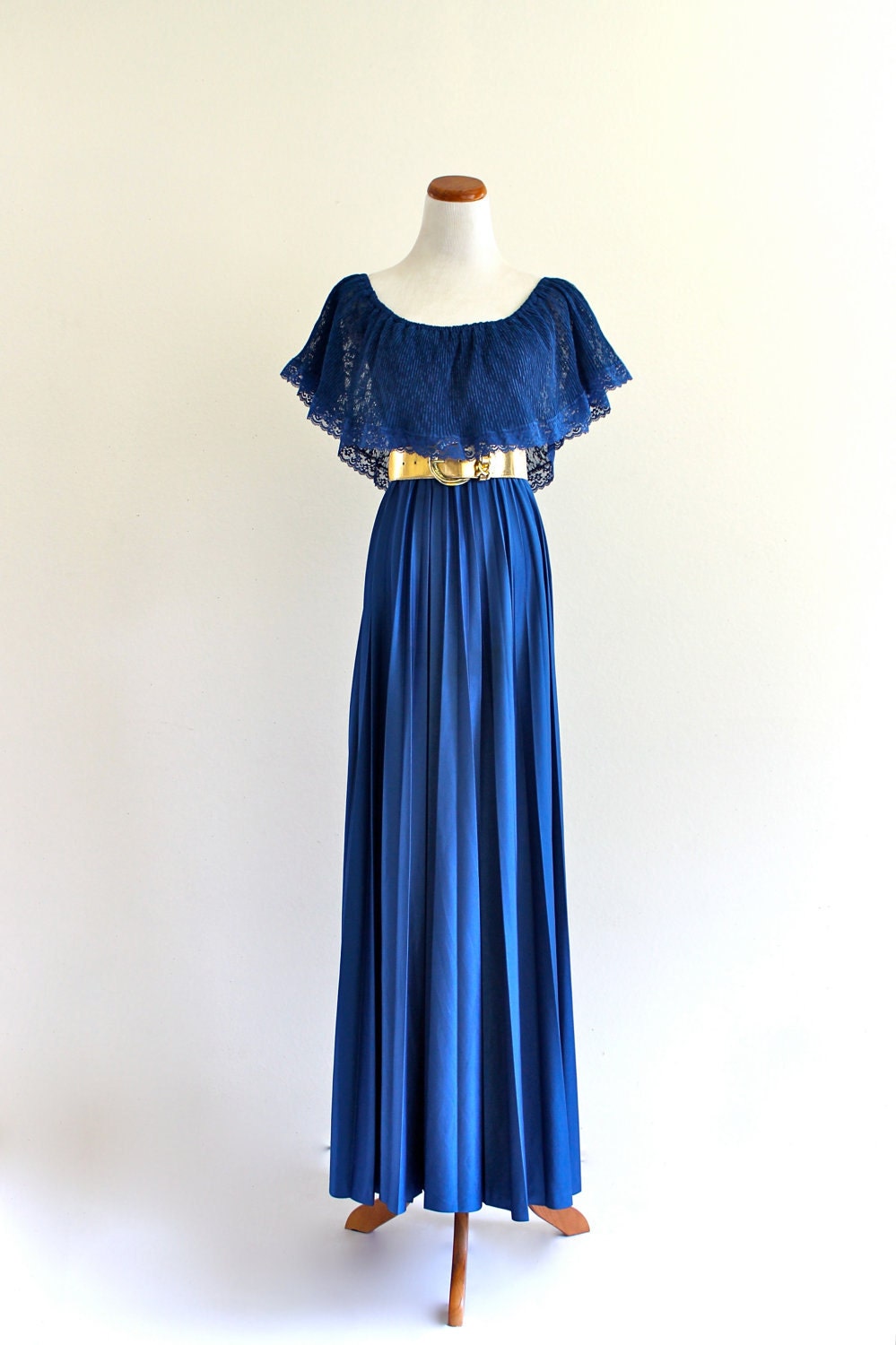 70s GoDDeSs bLue GreCian pLeaTeD LaCe fLutteR oFF sHouLder Maxi Prom GOwN DreSs with Belt . SML . shelf .