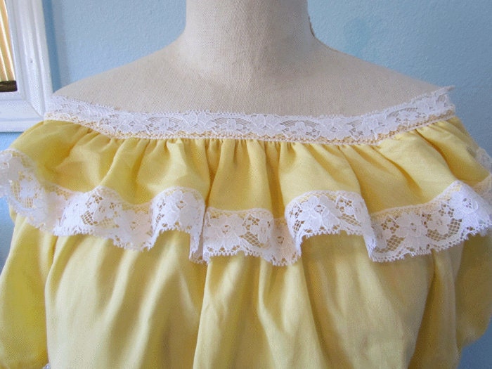 the senorita in yellow