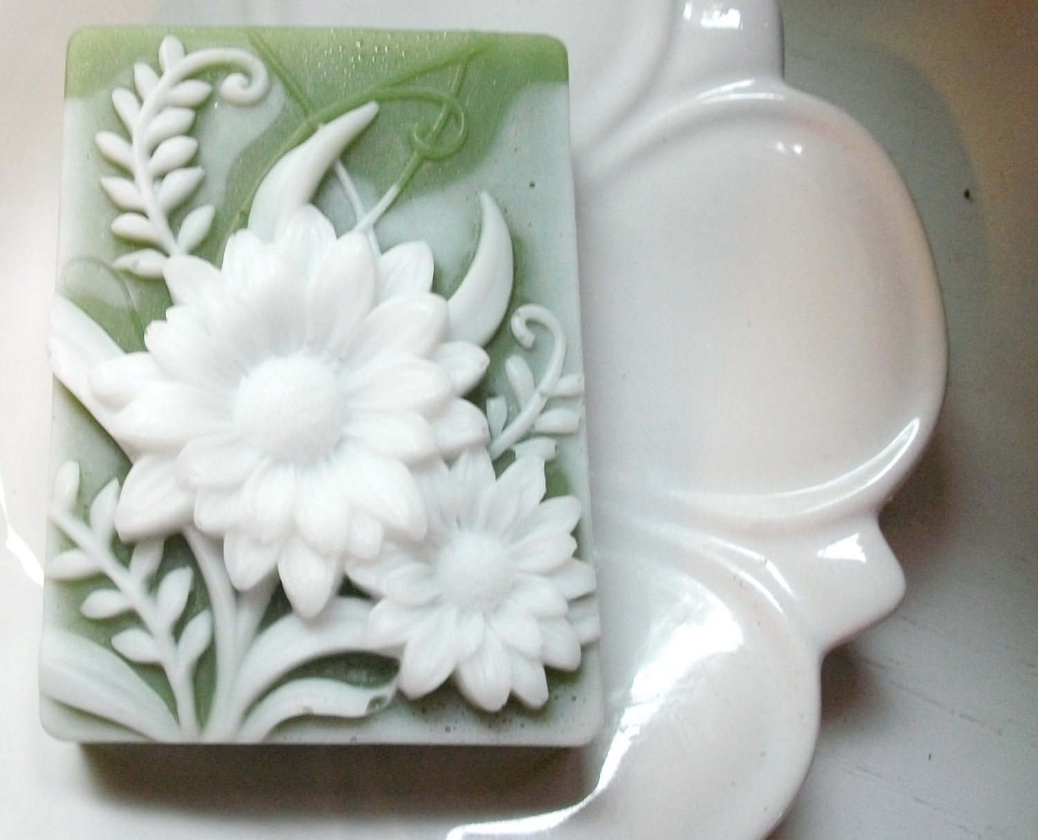 SOAP Lavender Scented Moisturizing Vegetable Based Dimensional Daisies Soap in Sage Green