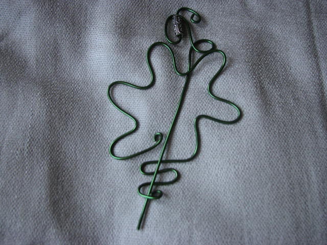Wire shawlpin dark green, Kelly green