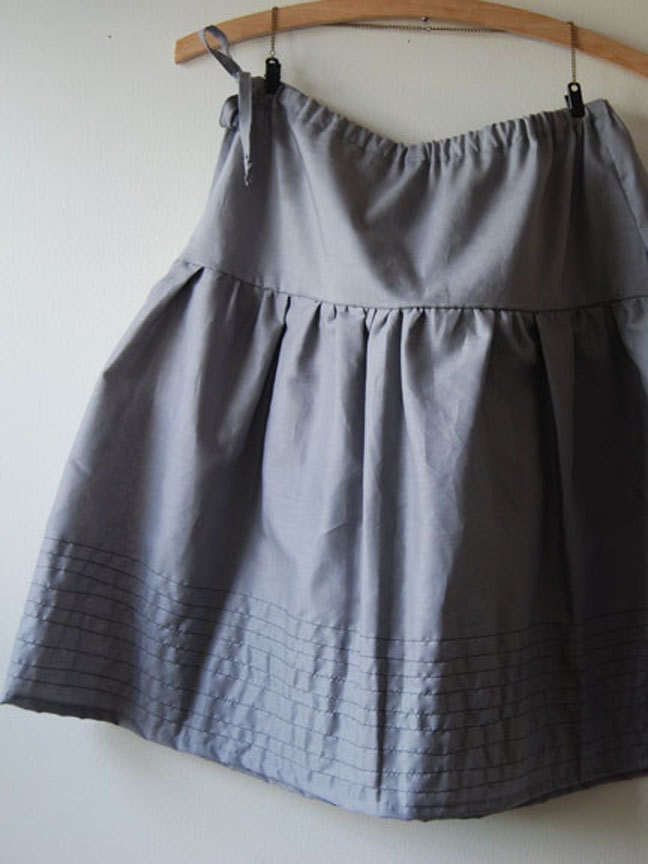 Circle skirt in Grey with black stitching