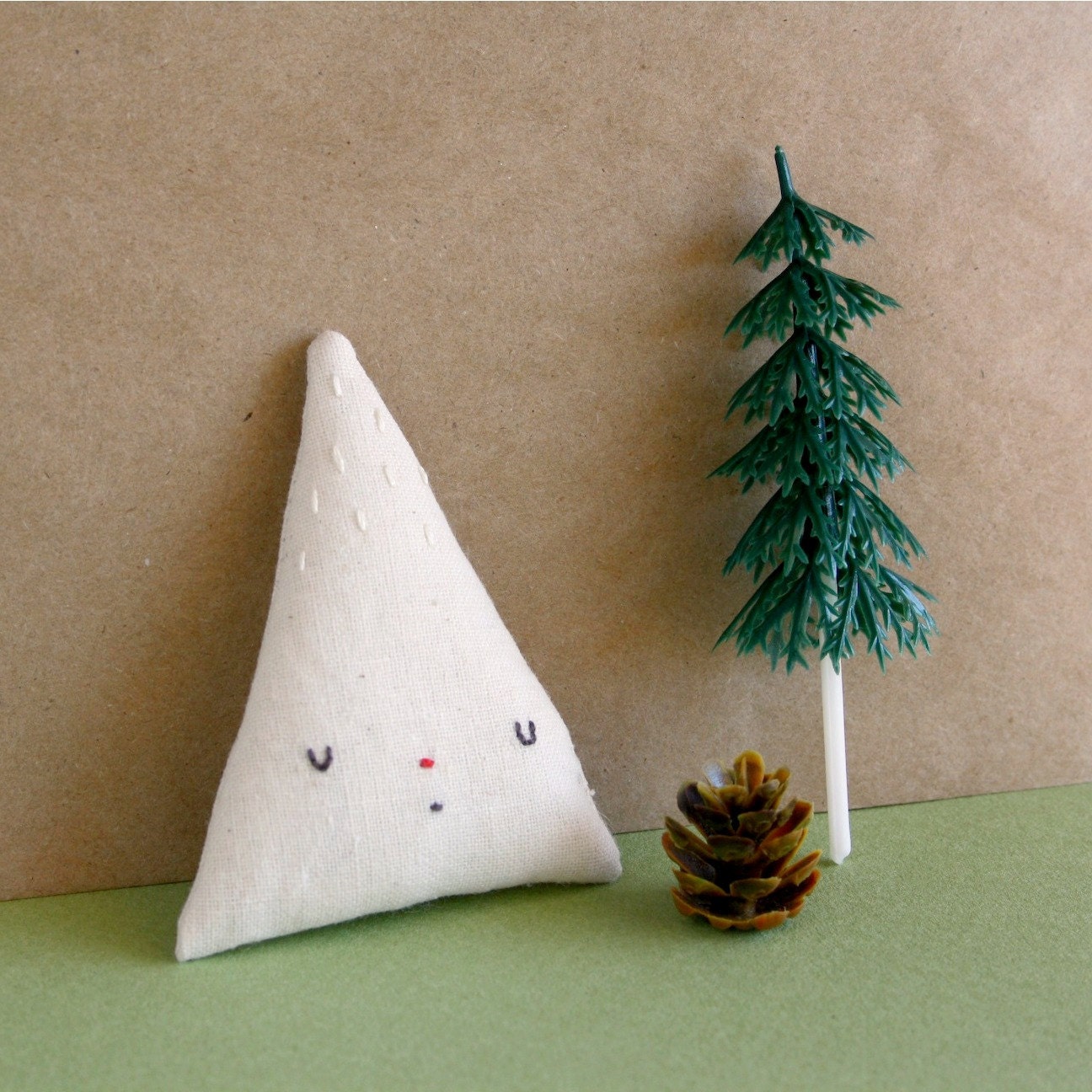 Sleepy Mountain brooch