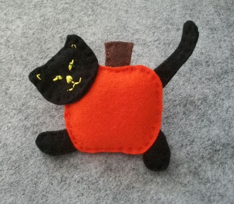 40 percent off - Felt Pumpkin Kitty Brooch or Embellishment
