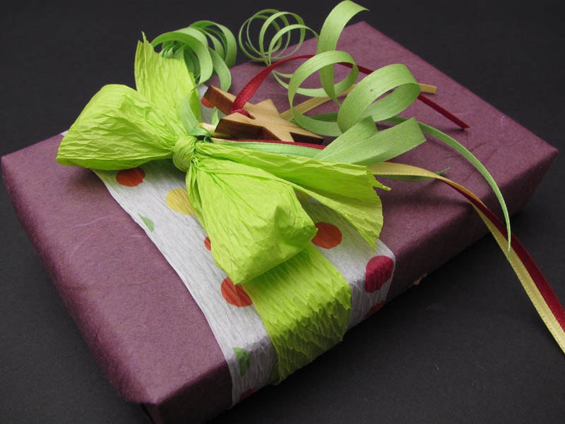 Purple Phlox . Purple Mulberry Gift Wrapping with Cutout Wood Star Charm - Timber Green Woods . tagt team
