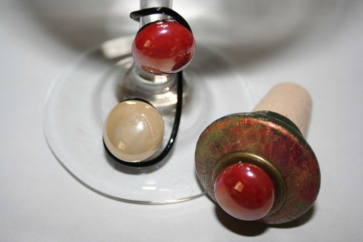 Crackle Wine Stopper Paired With "Clip N Sip" Wine Charm-You Choose Colors