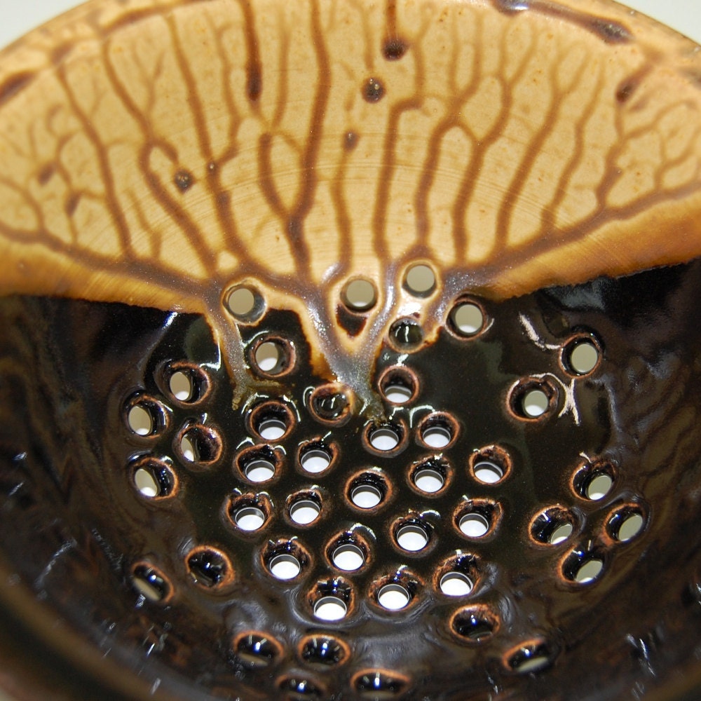 Berry Bowl Ebony brown and golden brown