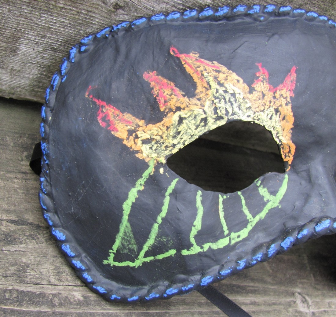 Chalkboard masquerade mask for a man, Draw