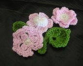 PATTERN.Flower Appliques Crochet in Light Pink and White with Pearls, 6 Pieces