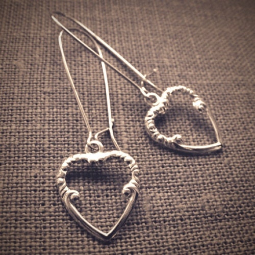 Lightweight Victorian Heart  earrings - silver-plated