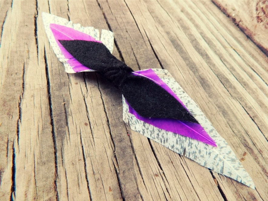 feather bow hairclip/bowtie pu/wh