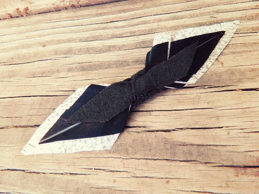 feather bow hairclip/bowtie  bl/wh