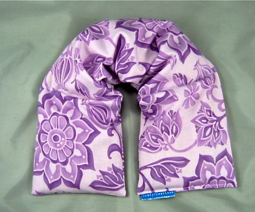 Therapeutic Neck Shoulder Wrap Organic Flaxseed Rice Hot Cold Therapy Lila Tuella's Eves Garden Lilac