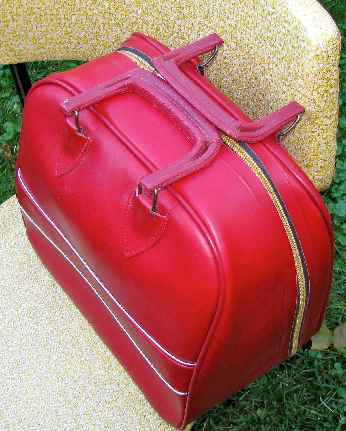 vintage bowling bag - classic red