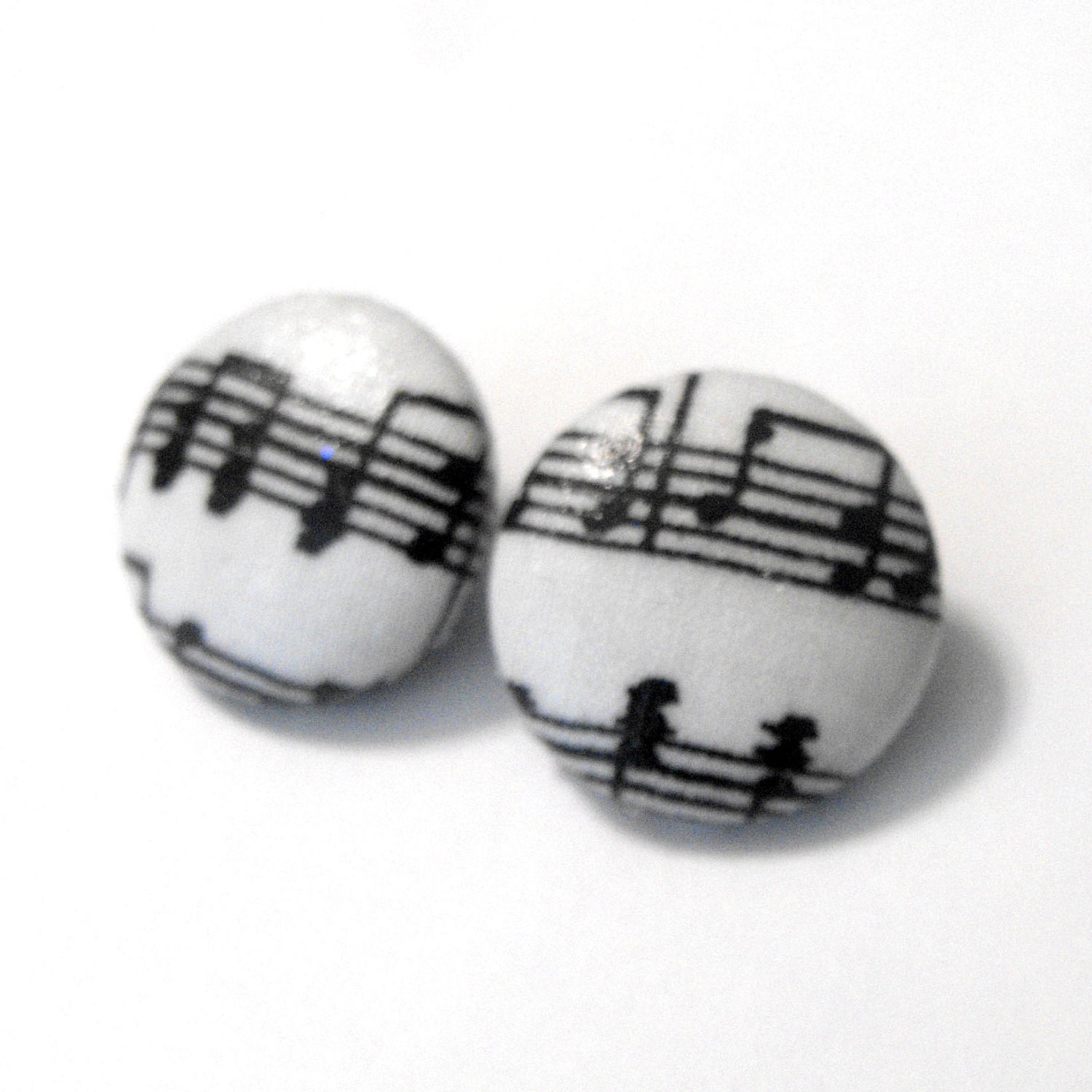 Button Earrings // Music Notes // White Black // 7/8 in // 2 cm