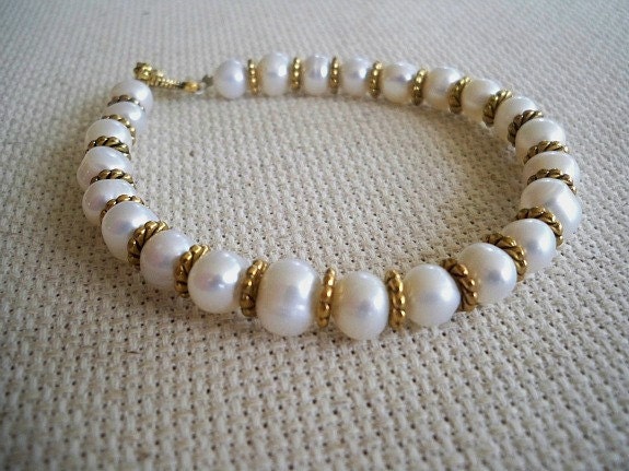 Simple White Freshwater Pearl Bracelet