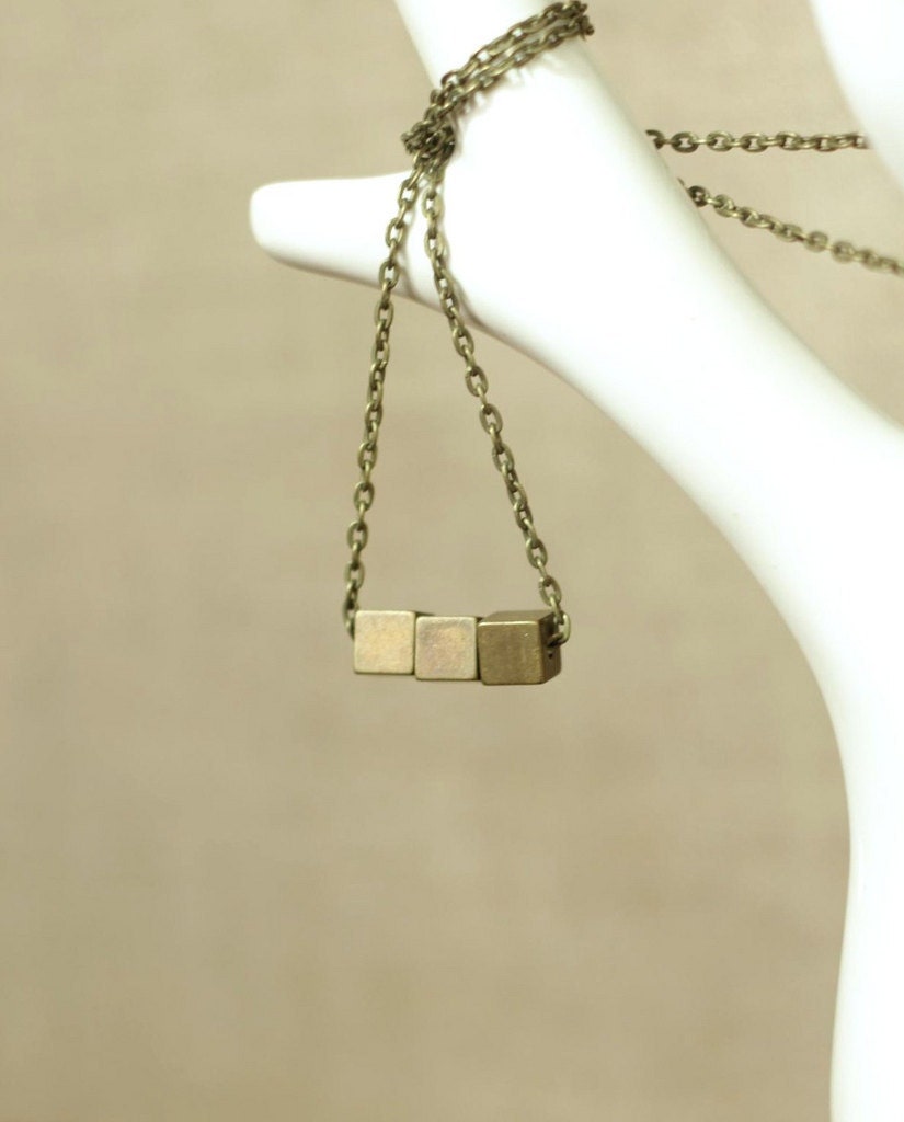 minimal cube statement necklace