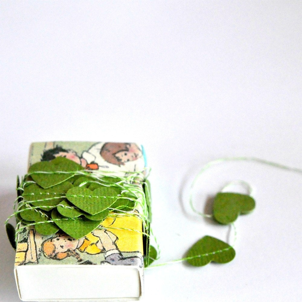 Tiny Paper Garland in a Box Hearts Green