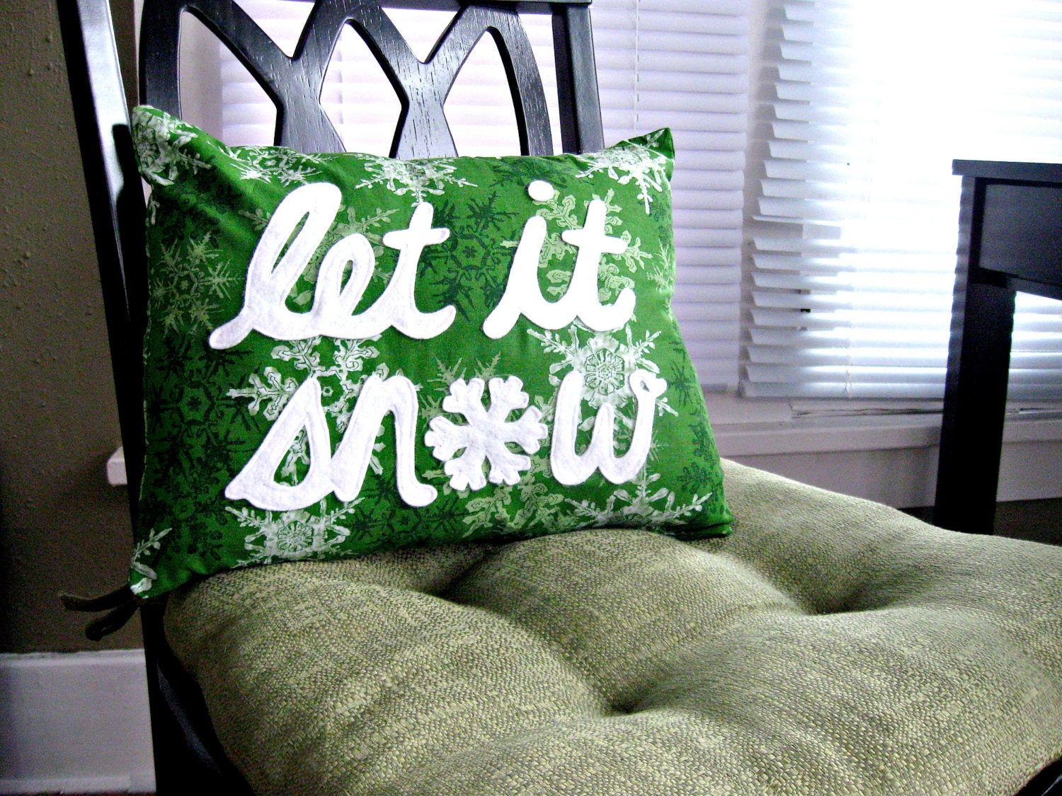 Christmas Pillow Decor Let It Snow Cotton Accent Pillow in Green