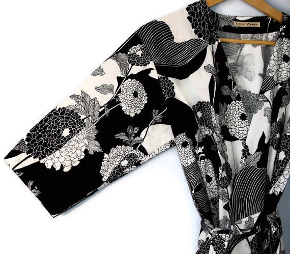 Plus Size Kimono Style Robe, Dressing Gown or Cover Up.  Black and White.  Knee Length.