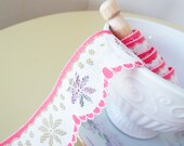 Vintage Lace, Pretty Peach Trimmed Scallops with Floral Motif, 3 Yards
