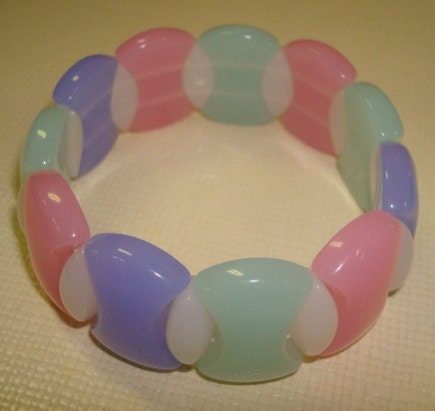 New Vintage Stock Avon Pastel Parfait Plastic Stretch Bracelet