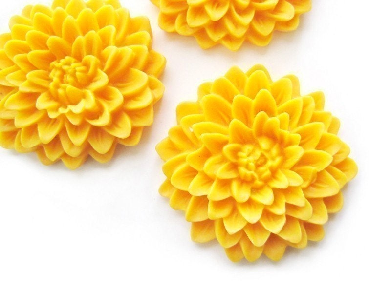 2pc buttercup yellow chrysanthemum large flower cabochon 32mm LCHR007-32mm-BUT
