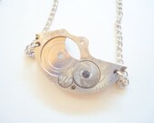 moving plates necklace