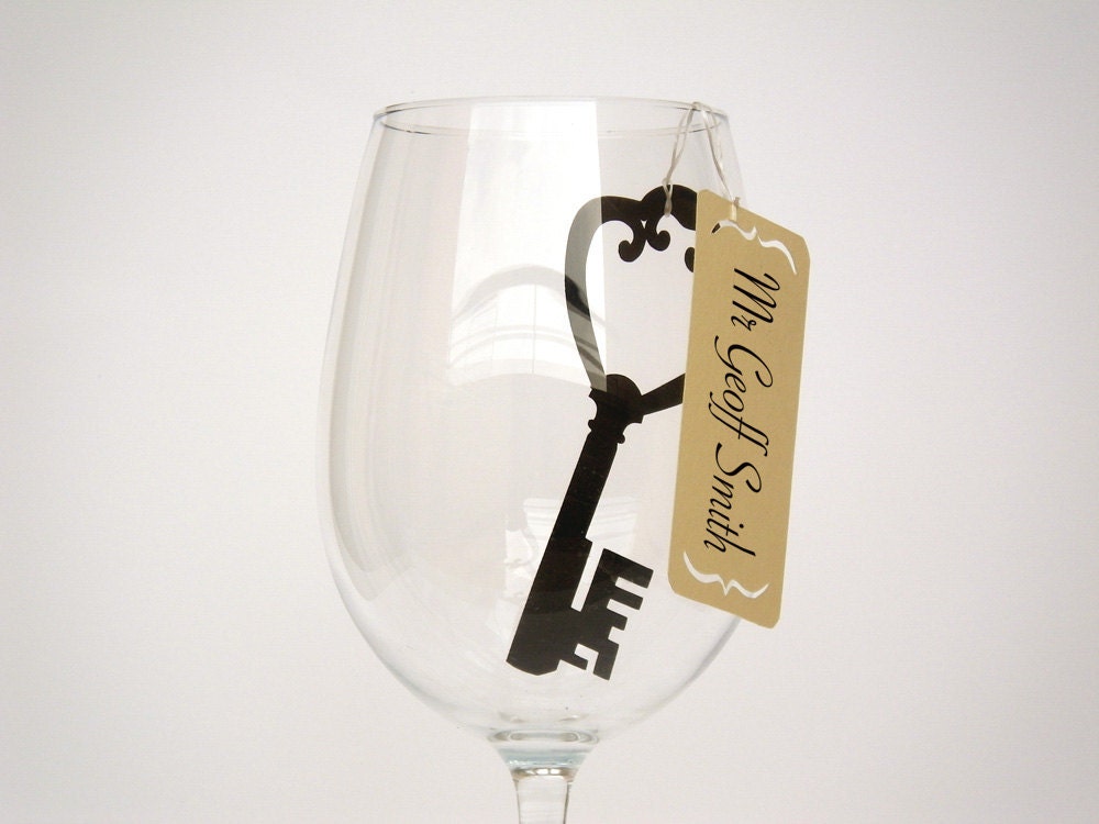 20 Place Cards, Key to my Heart, Wine Glass Decor, Papercut. Deposit