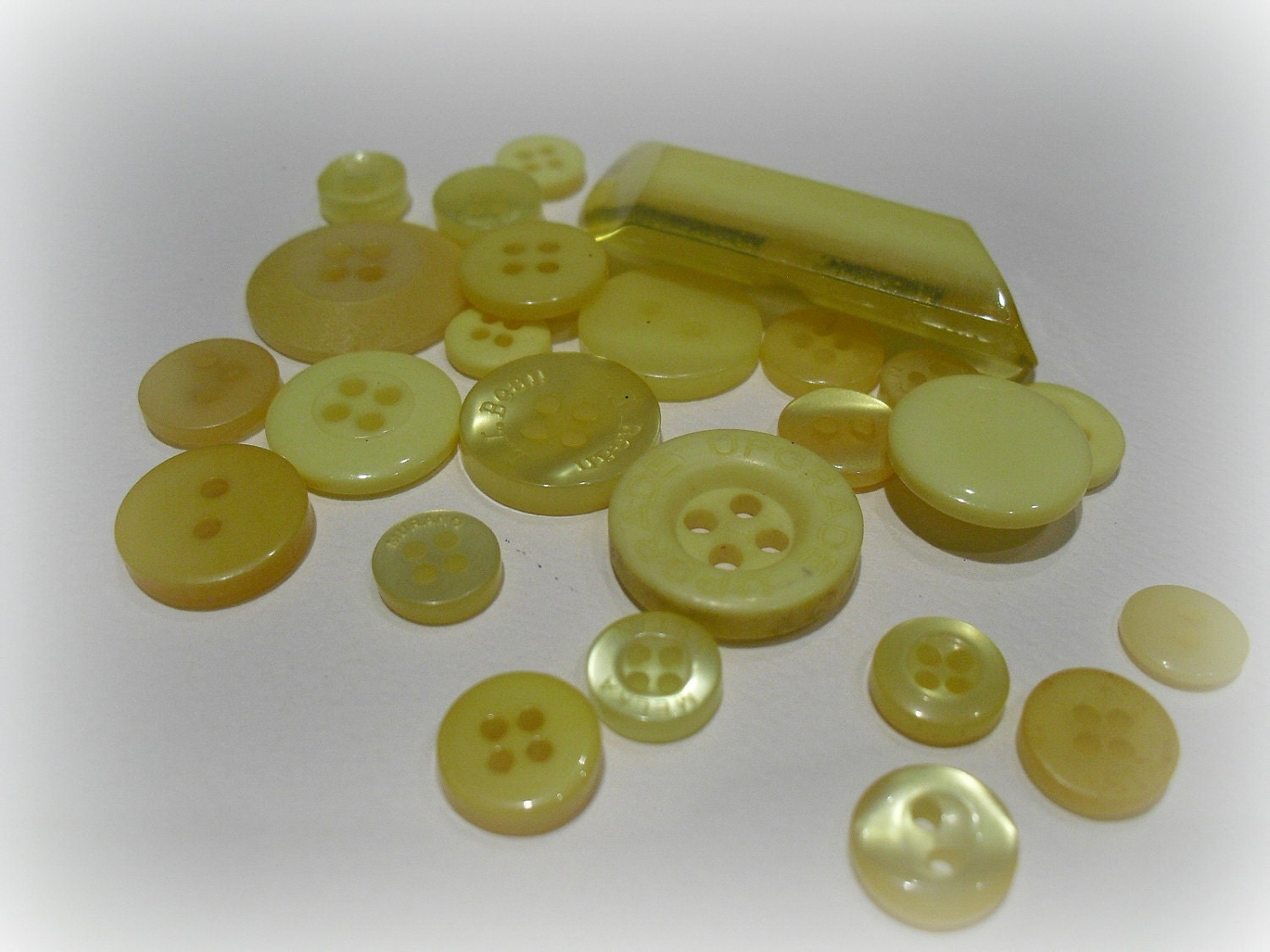 25 Assorted Yellow Buttons