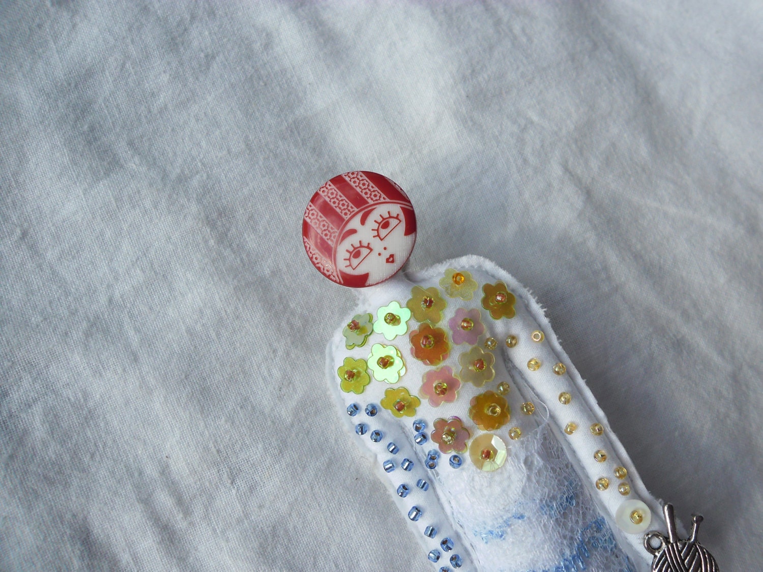 New Zealand Brooch with Flapper Button Face