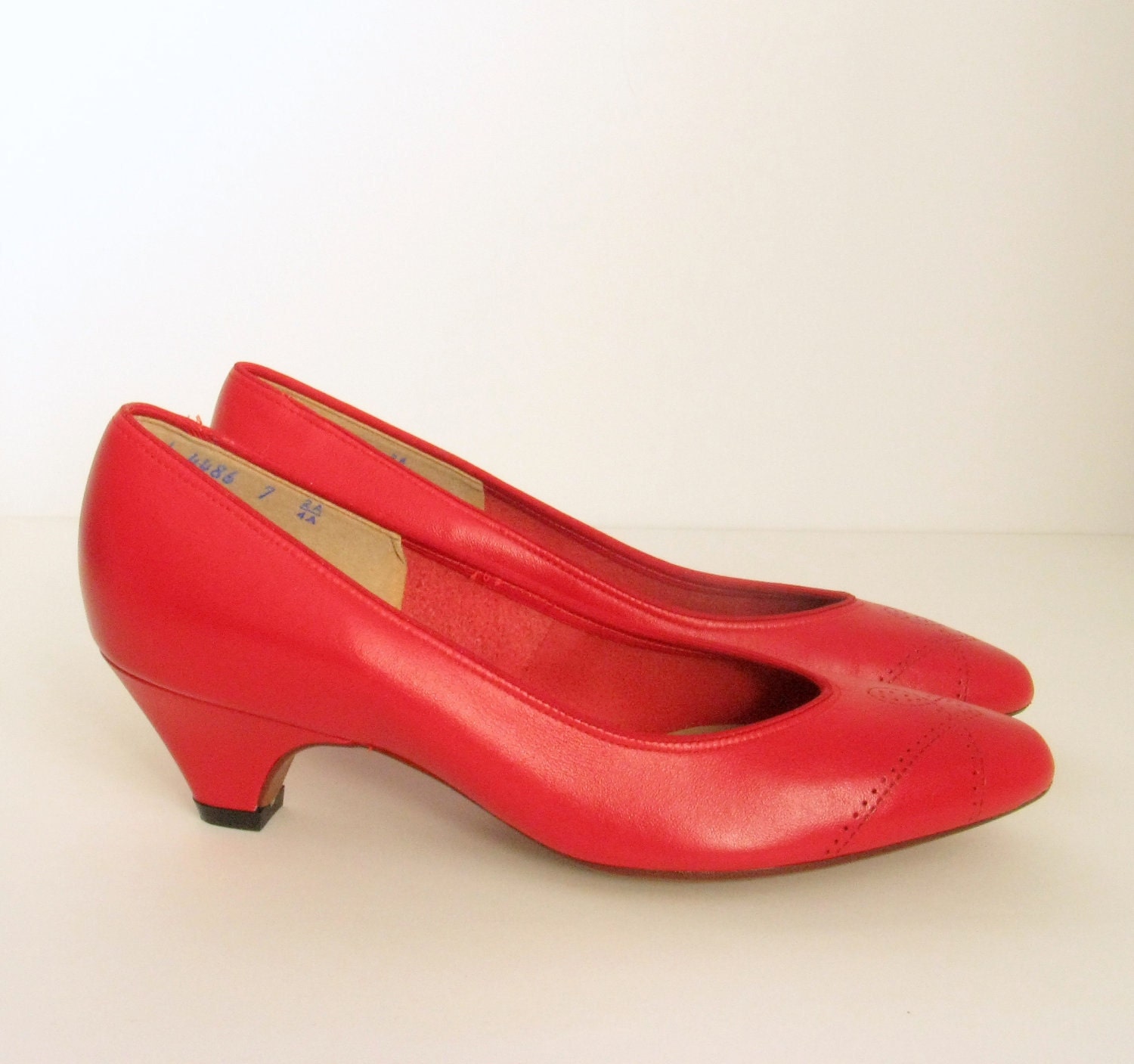 Vintage Red Kitten Heels - Size 7 - 1980s Leather - Unworn - Naturalizer