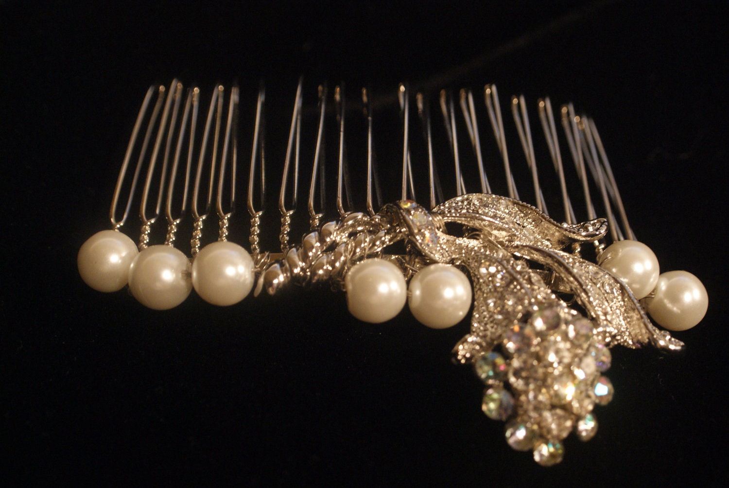 Vintage style bridal hair comb with cream Swarovski pearls and flower brooch