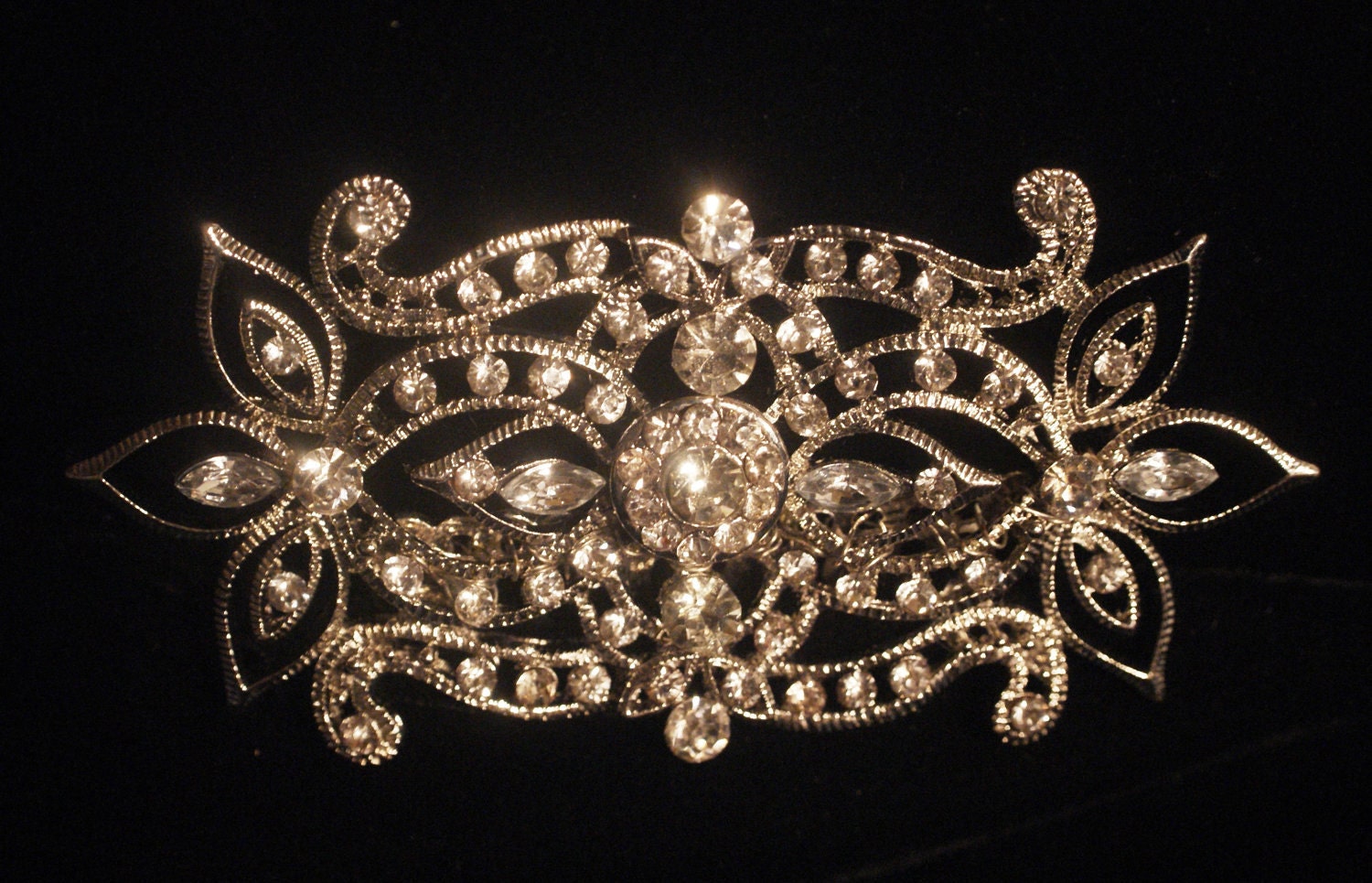 Handmade Bridal hair comb with vintage rhinestones brooch