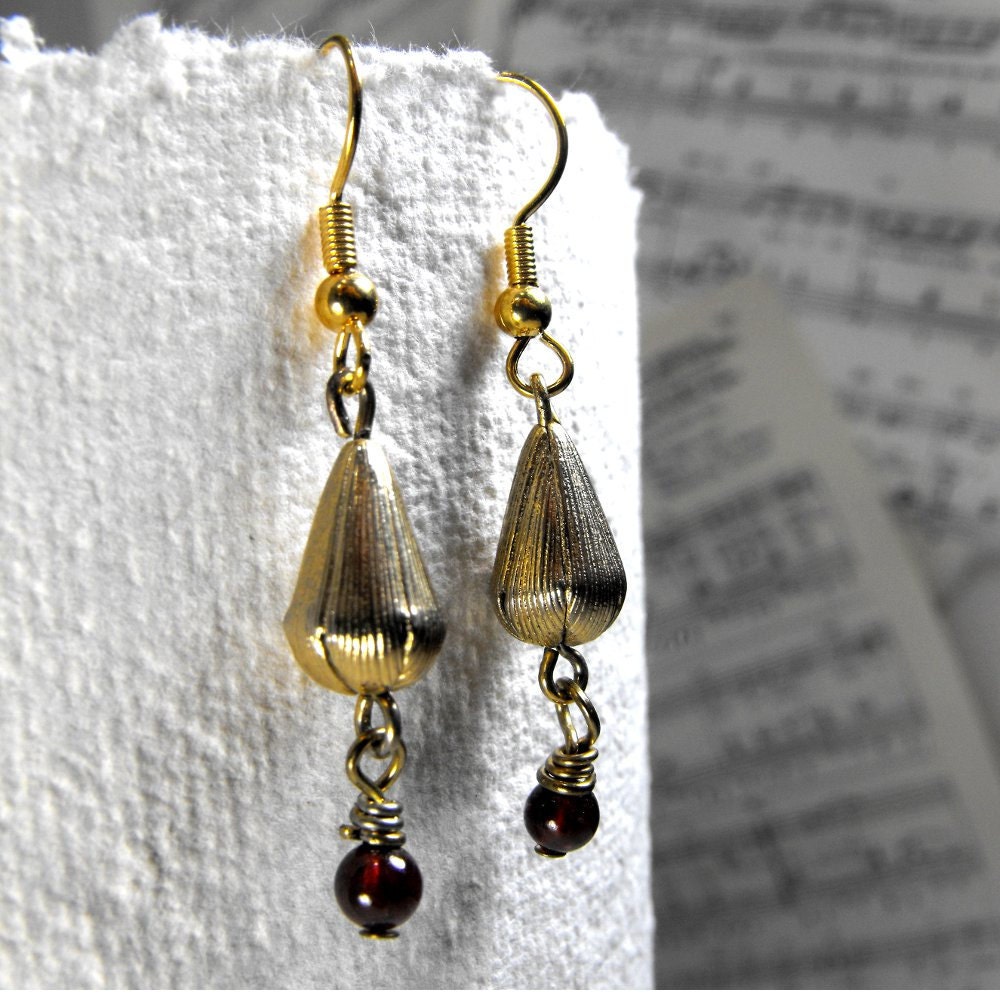 Maribelle - Gold and garnet drop earrings
