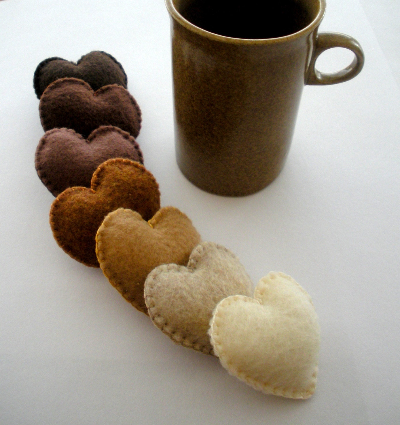 For DaD, seven passions of coffee... 7 plush felt hearts for someone you love... brown, cocoa, cinnamon, espresso, hazelnut, latte, vanilla - TheFrenchKnots