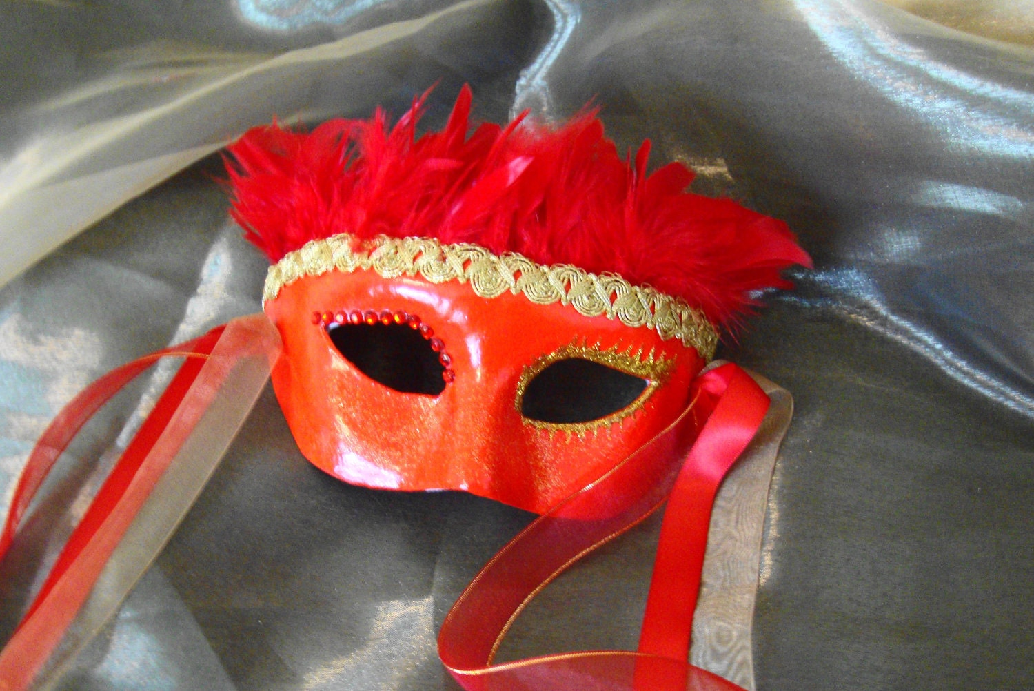 RED AND READY - MaskLady1