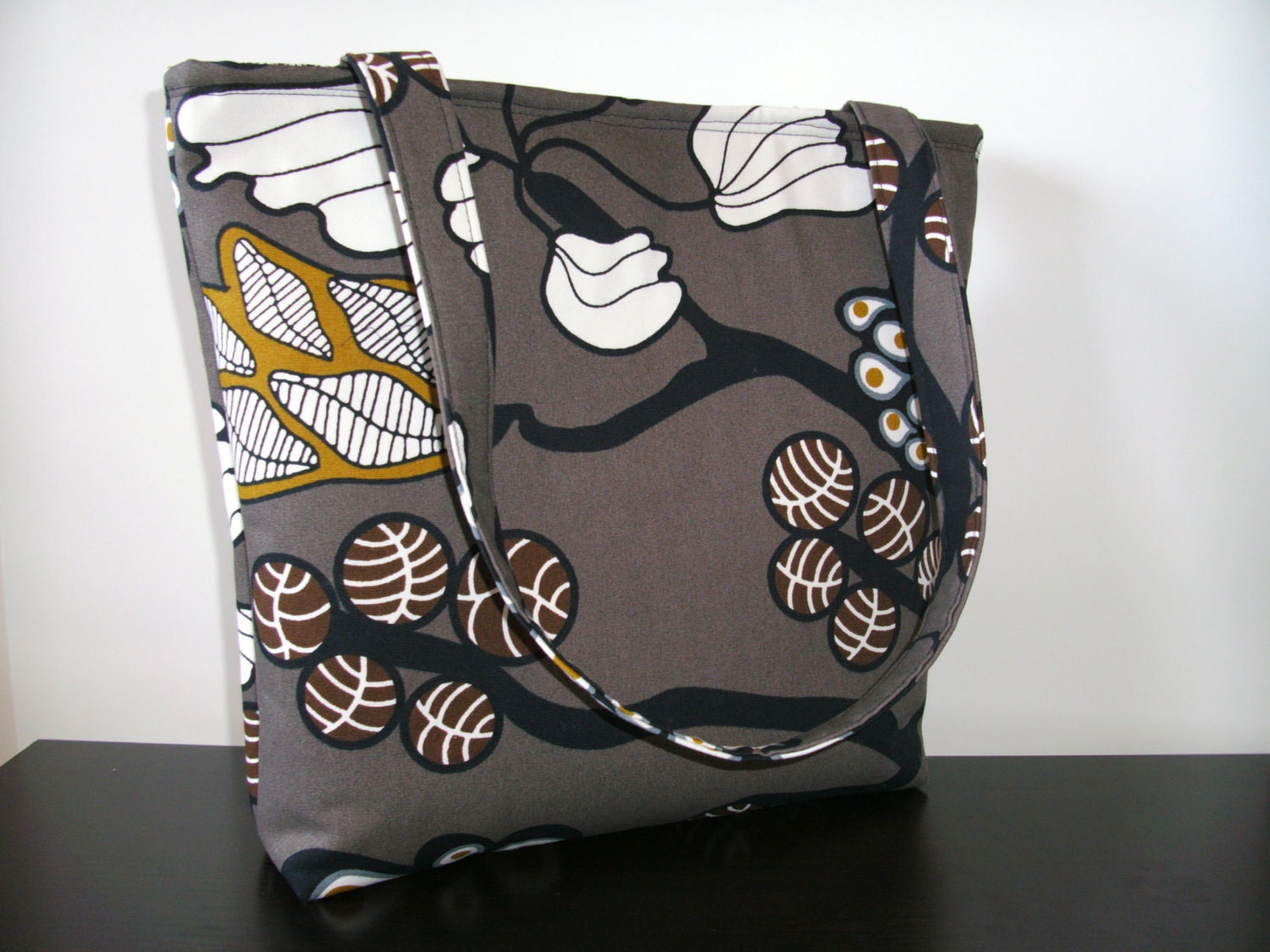 Tote Bag in Modern Botanical Print