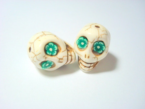 Greeen Flower Eyes Ivory Howlite Skull Beads