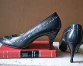 VTG Saks Fifth Avenue Navy Dot Heels // Size 8 1/2