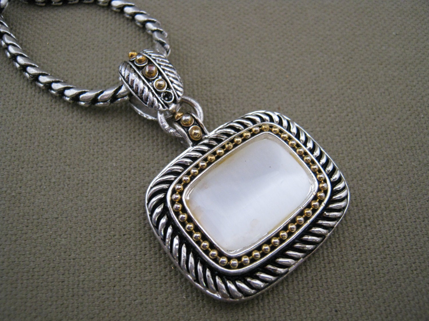 Avon Signed Reversible Opalescent Pendant Necklace