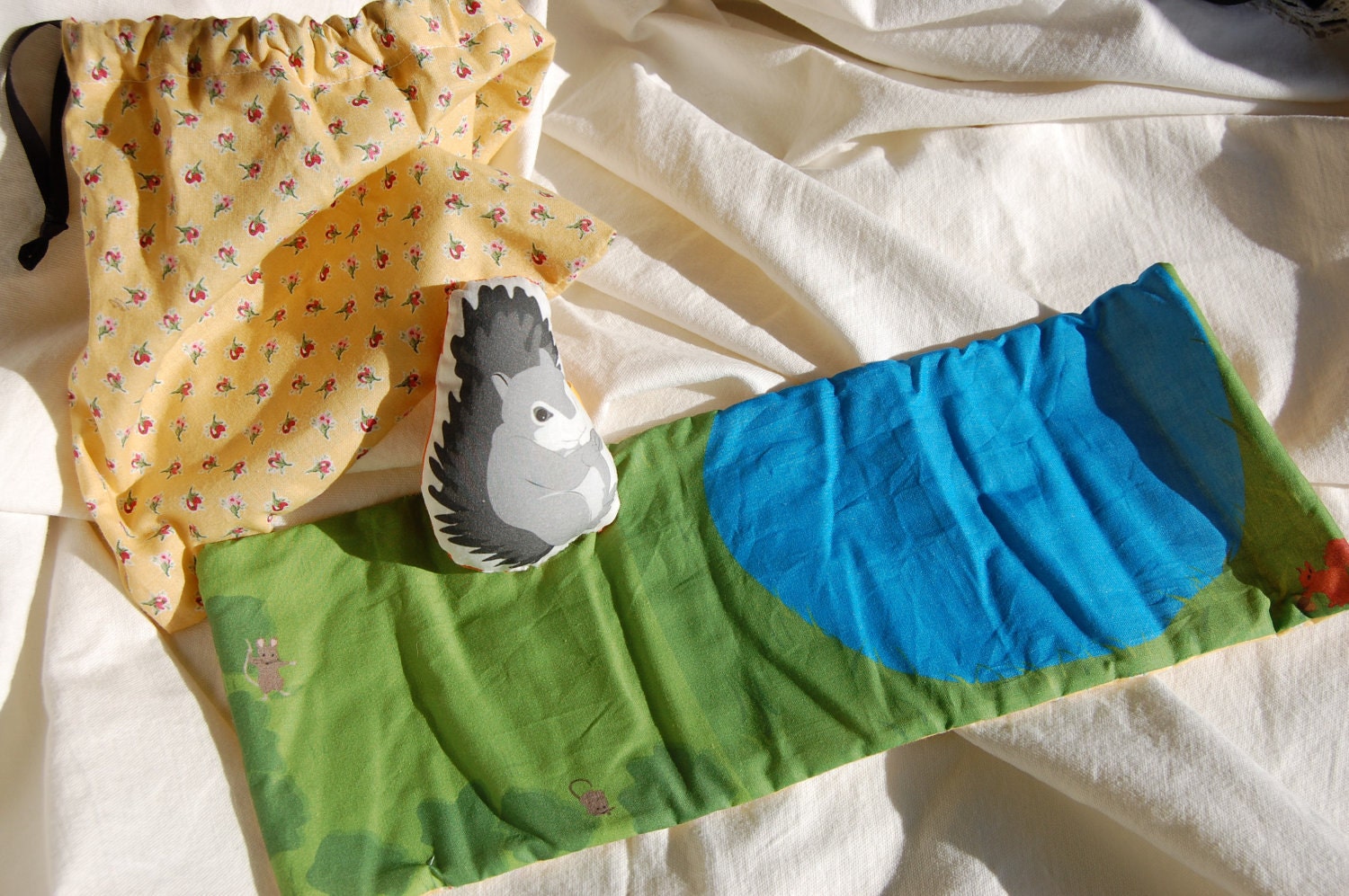 Small Playmat with Squirrel Stuffy in Drawstring Bag