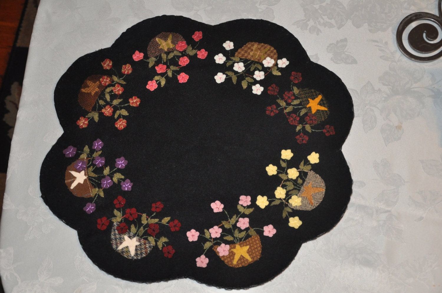 Wool Table Mat with  Flower Baskets