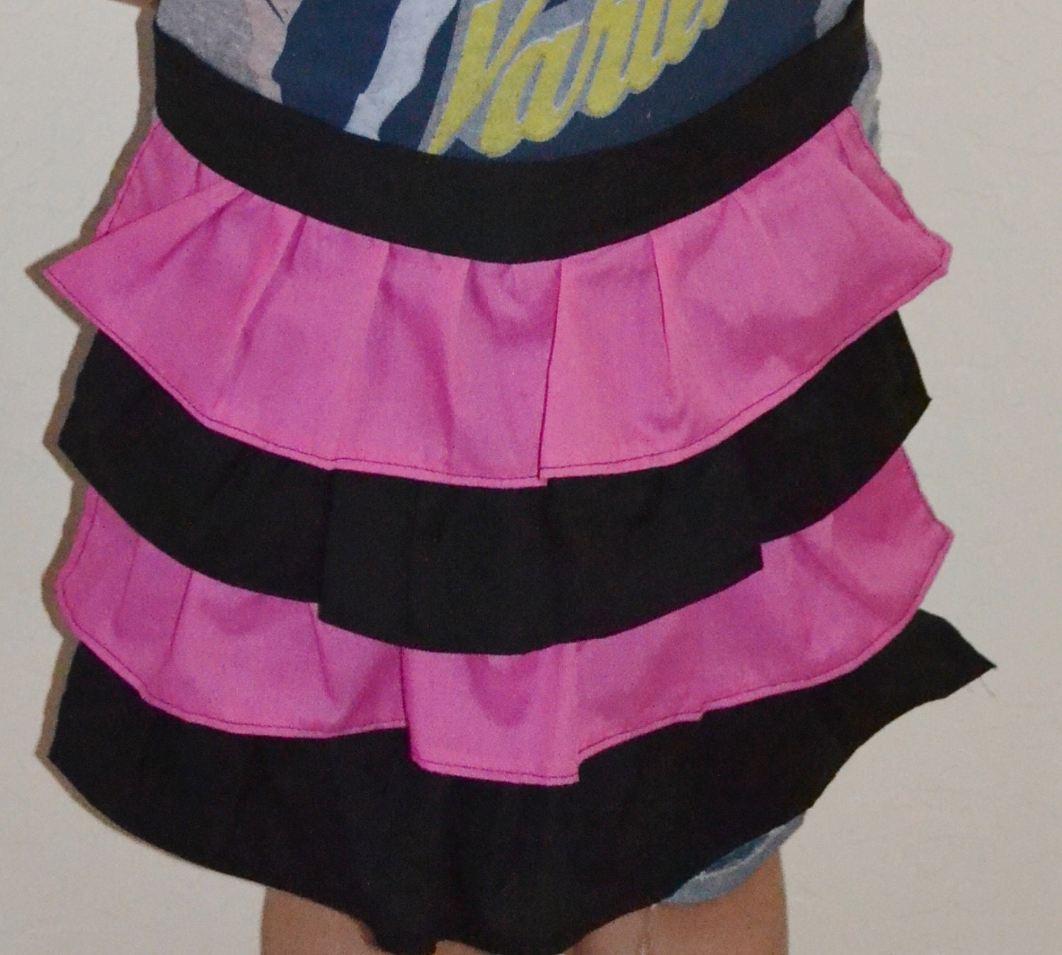 Black & Pink Ruffle Apron (Kids Half)