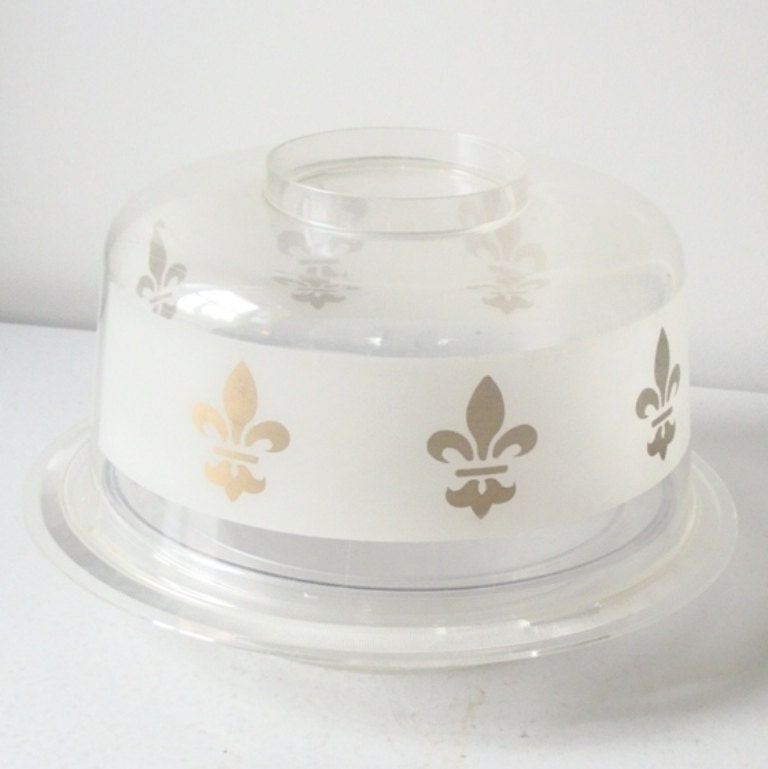 Vintage Plastic Mid-Century Fleur de Lis Cake Carrier