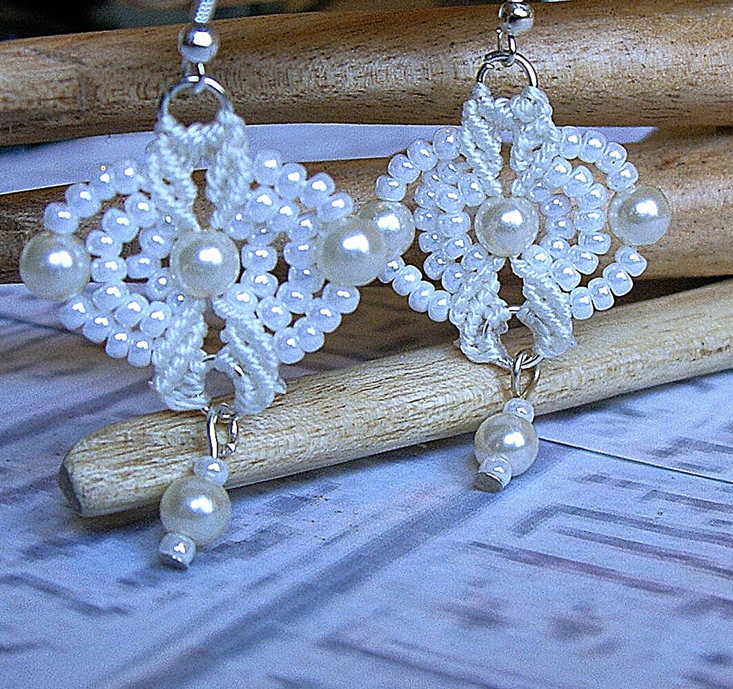 Micro macrame earrings. White and vintage pearl beaded bridal earrings.